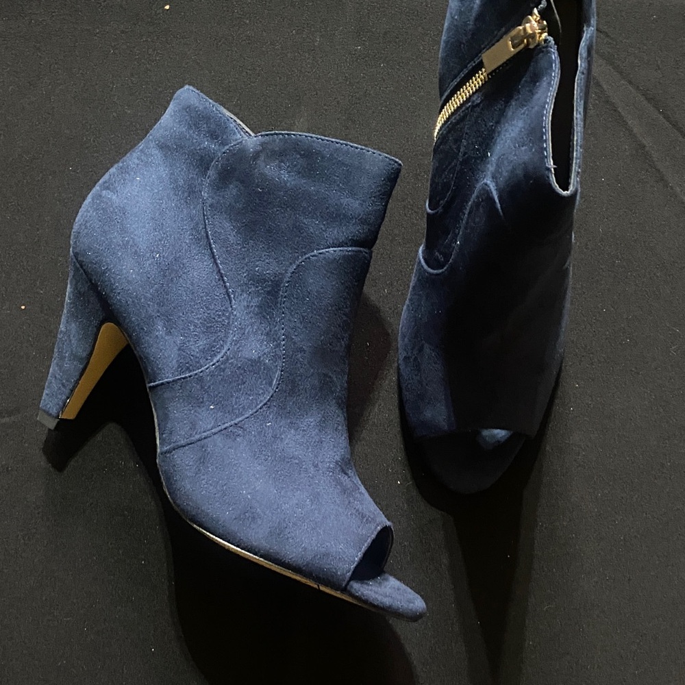 Bella Vita Navy Suede Ankle Booties